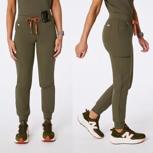 FIGS Zamora Jogger Scrub Pants in Moss | Women’s XS PETITE